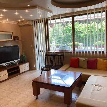 Apartman 2 Family With Garden View